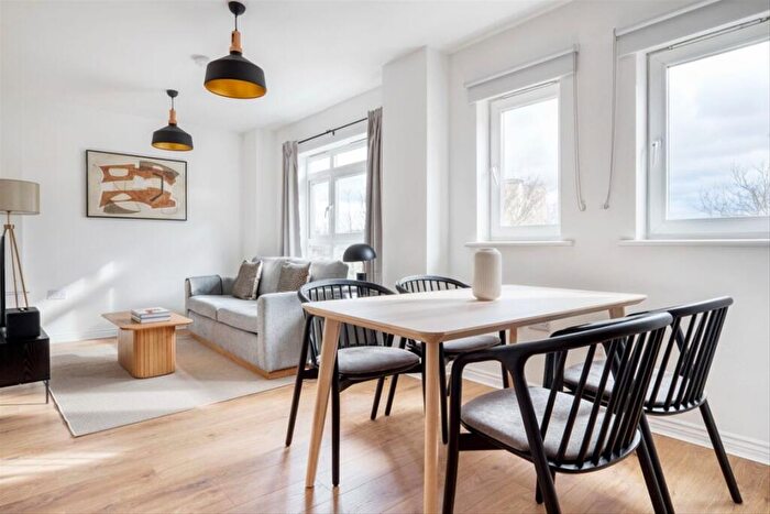 2 Bedroom Flat To Rent In Marcon Place, Hackney, E8
