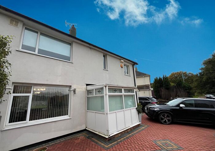 5 Bedroom House To Rent In Scotland Wood Road, Leeds, LS17