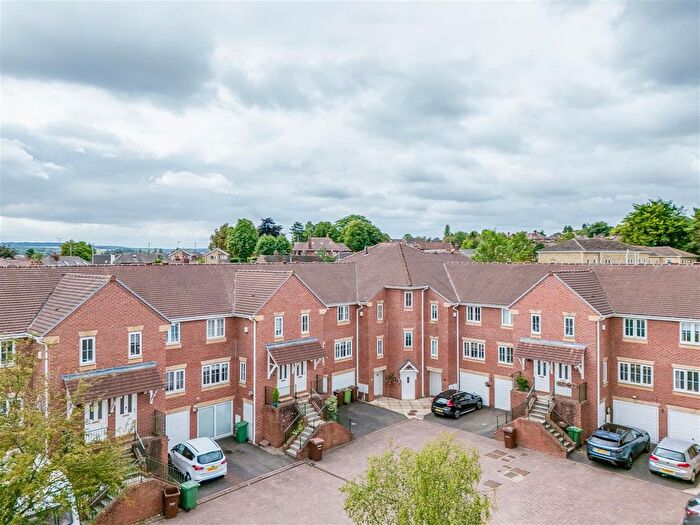 2 Bedroom Flat For Sale In Benton Mews, Horbury, Wakefield, WF4