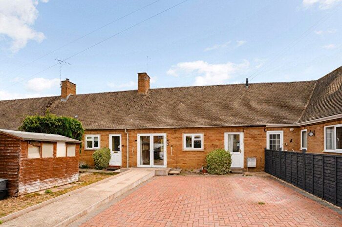 1 Bedroom Bungalow For Sale In Stow Road, Moreton-in-Marsh, Gloucestershire, GL56