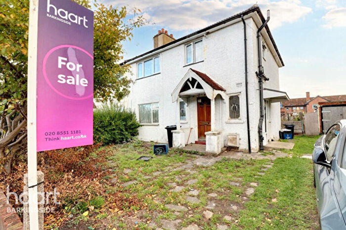 1 Bedroom Flat For Sale In Gaysham Avenue, Gants Hill, IG2