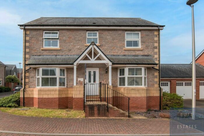 4 Bedroom Detached House For Sale In Higher Meadow, Exeter, EX5