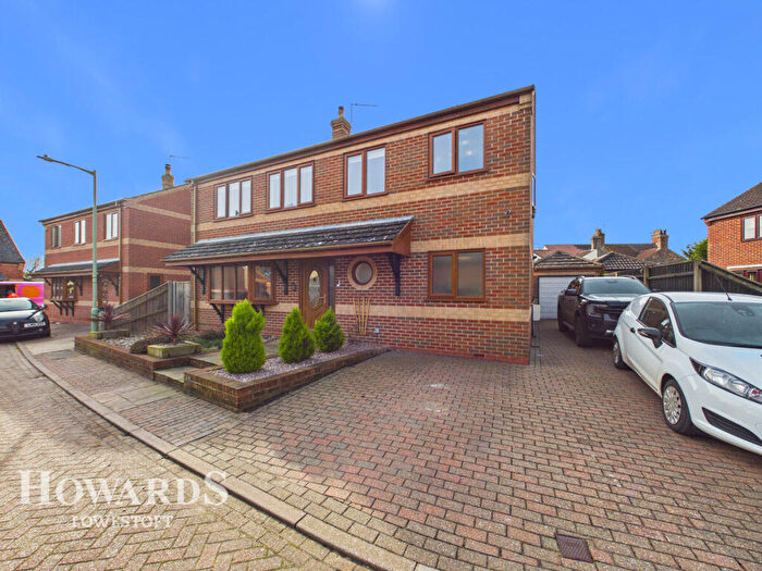 5 Bedroom Detached House For Sale In Sanctuary Close, Kessingland, NR33