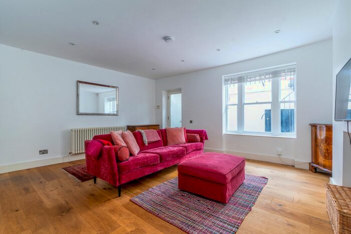 1 Bedroom Flat To Rent In Mornington Crescent, Camden, London, NW1
