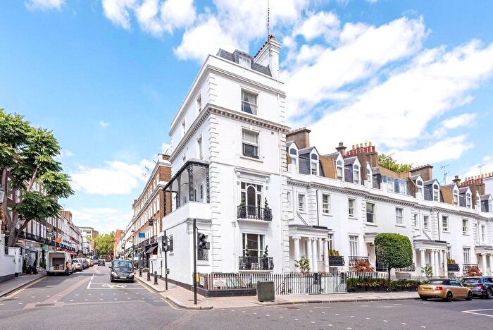 3 Bedroom Flat To Rent In Walton Street, London, SW3