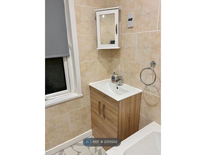 2 Bedroom Terraced House To Rent In Garnet Terrace, Leeds, LS11