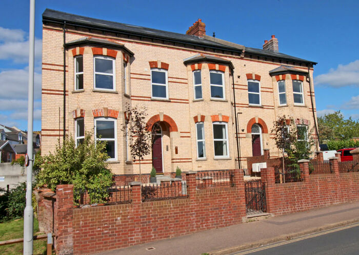 2 Bedroom Ground Flat To Rent In Magdalen Road, Exeter, EX2