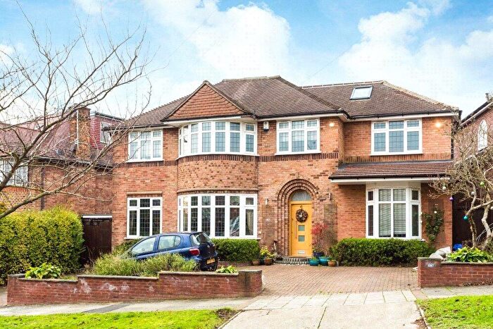 6 Bedroom Detached House For Sale In Michleham Down, Woodside Park, N12