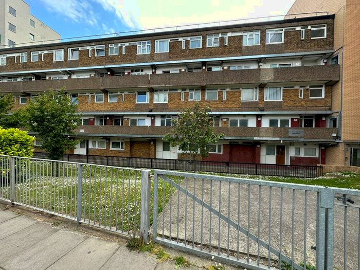 3 Bedroom Maisonette To Rent In Noble Court, E1