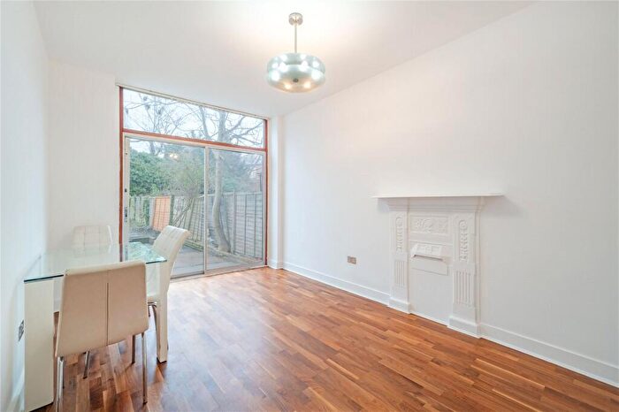 2 Bedroom Flat To Rent In Chichele Road, Cricklewood, NW2