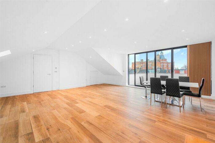 3 Bedroom Apartment To Rent In Harrow Road, Kensal Green, London, NW10