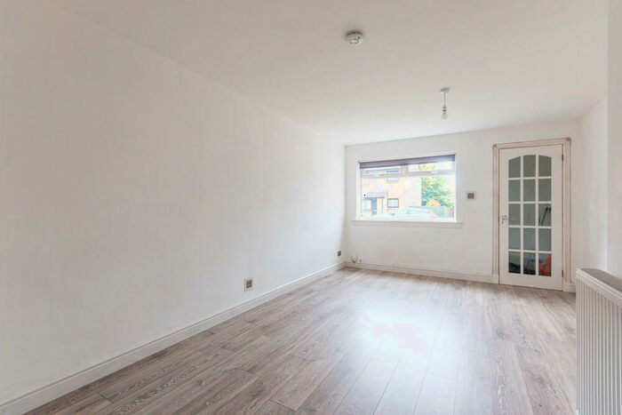 1 Bedroom Flat To Rent In Drylaw House Gardens Edinburgh United Kingdom, EH4