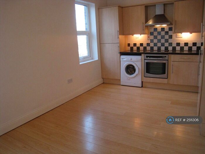 2 Bedroom Flat To Rent In Queens Road, Buckhurst Hill, IG9