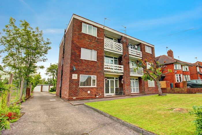 2 Bedroom Flat For Sale In Pauls Coppice, Walsall, WS8