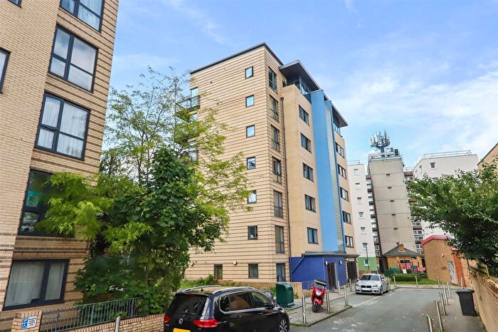2 Bedroom Flat For Sale In Hicken Road, London, SW2