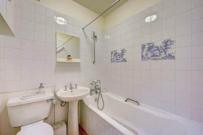 2 Bedroom Apartment To Rent In Fitzjohns Avenue, Hampstead, NW3