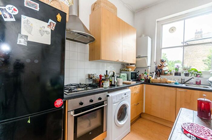 1 Bedroom Flat To Rent In Evering Road, Stoke Newington, London, N16
