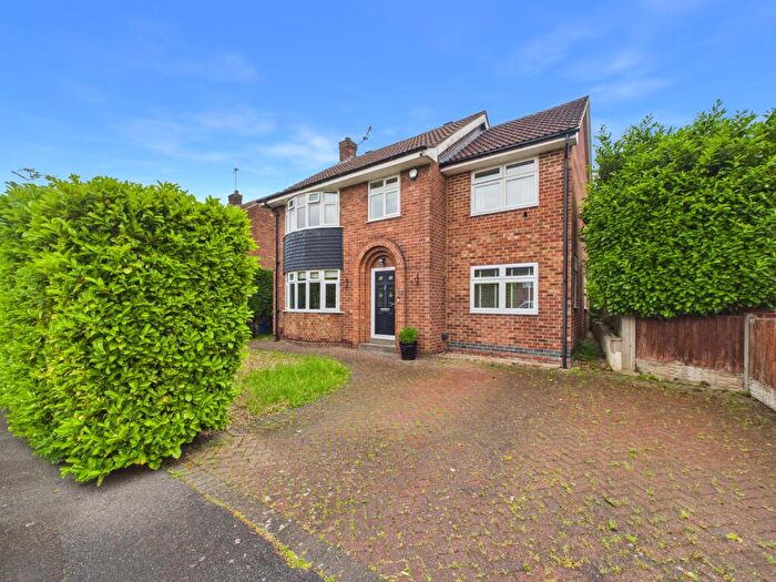 4 Bedroom Detached House For Sale In Buxton Drive, Mickleover, DE3