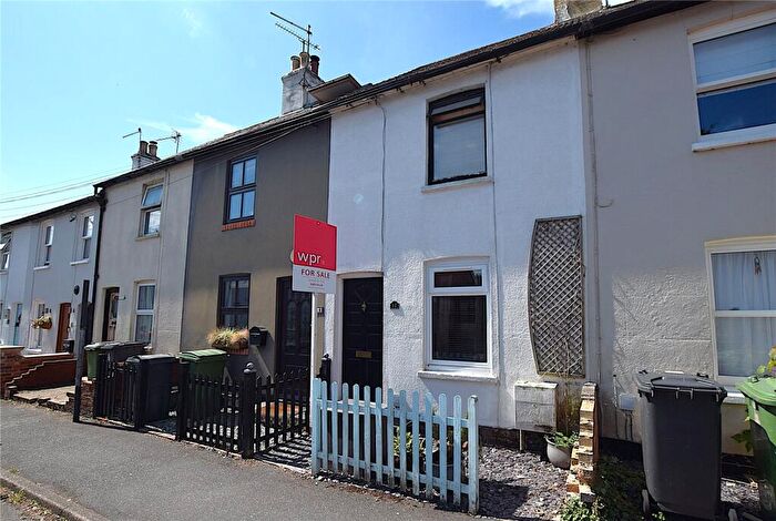 2 Bedroom Terraced House For Sale In Littlefield Road, Alton, Hampshire, GU34