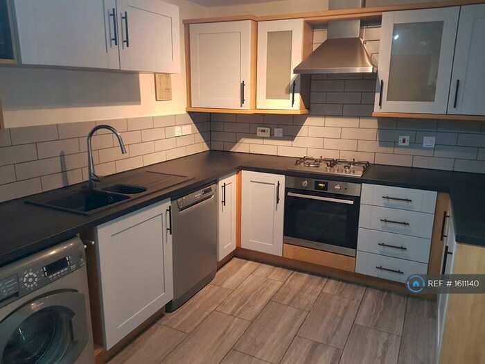 4 Bedroom Terraced House To Rent In Strutts Close, Alfreton, DE55