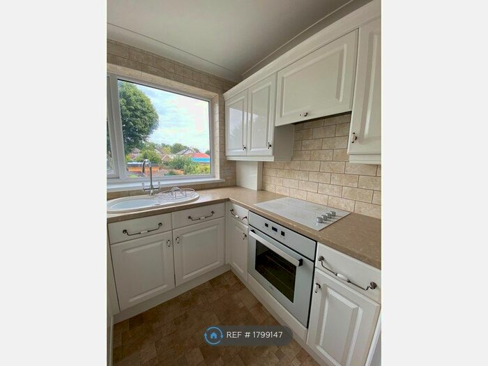 2 Bedroom Flat To Rent In Kenilworth Road, Petts Wood, Orpington, BR5