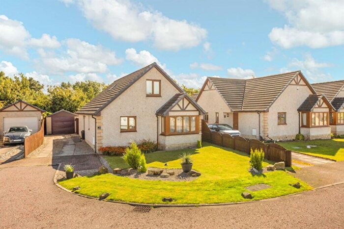 4 Bedroom Detached House For Sale In Baillie Avenue, Greenrigg, ML7