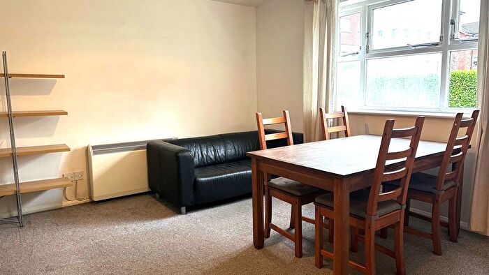 2 Bedroom Flat To Rent In Macmillan Way, London, SW17