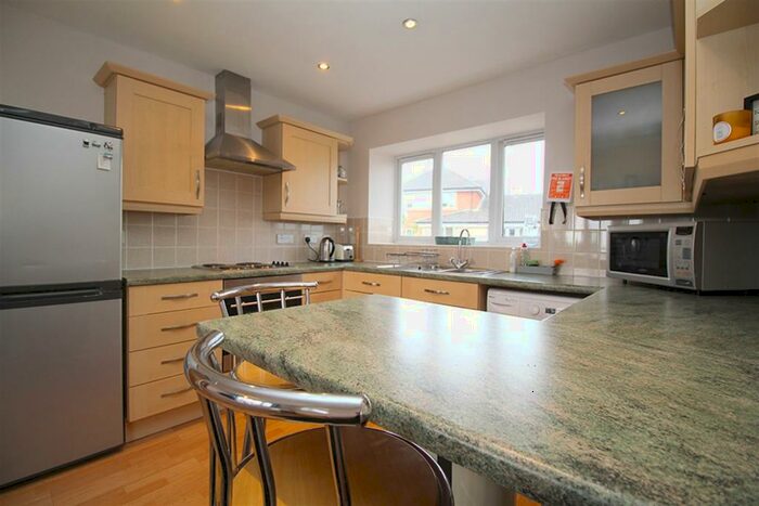 2 Bedroom Penthouse To Rent In Barnsdale Close, Loughborough, LE11