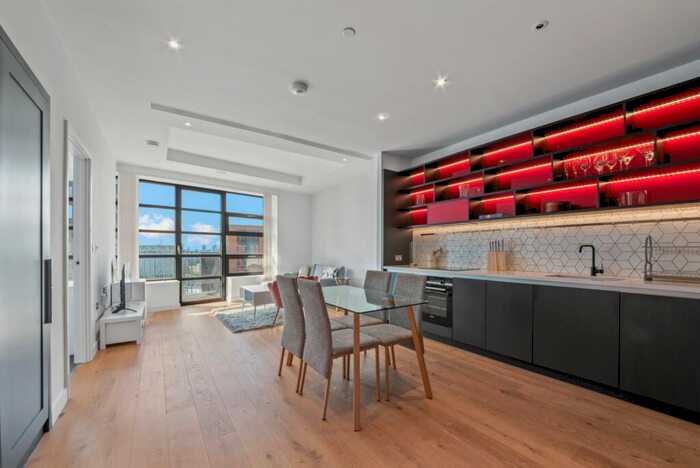 1 Bedroom Apartment To Rent In Defoe House, London City Island, London, E14