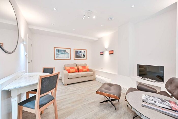 1 Bedroom Flat For Sale In Fitzgeorge Avenue, Olympia, London, W14