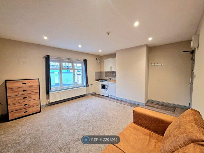 1 Bedroom Flat To Rent In Station Road, Northfield, Birmingham, B31