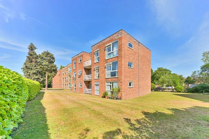 2 Bedroom Flat To Rent In Worcester Road, Sutton, SM2