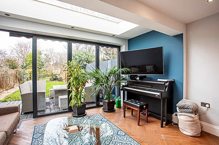 1 Bedroom Flat To Rent In A Robinson Road, London, SW17