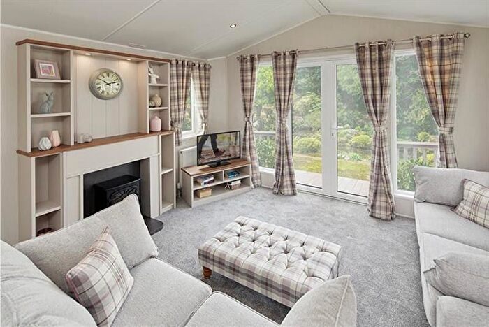 2 Bedroom Mobile/park Home For Sale In Havant Road, Portsmouth, PO11