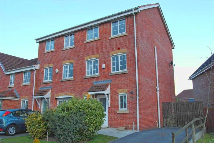4 Bedroom Town House To Rent In Garsdale Close, Sandringham Park, Bury, BL9