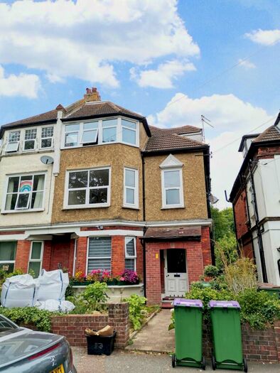 1 Bedroom Flat To Rent In Kingsnorth Gardens, Folkestone, CT20