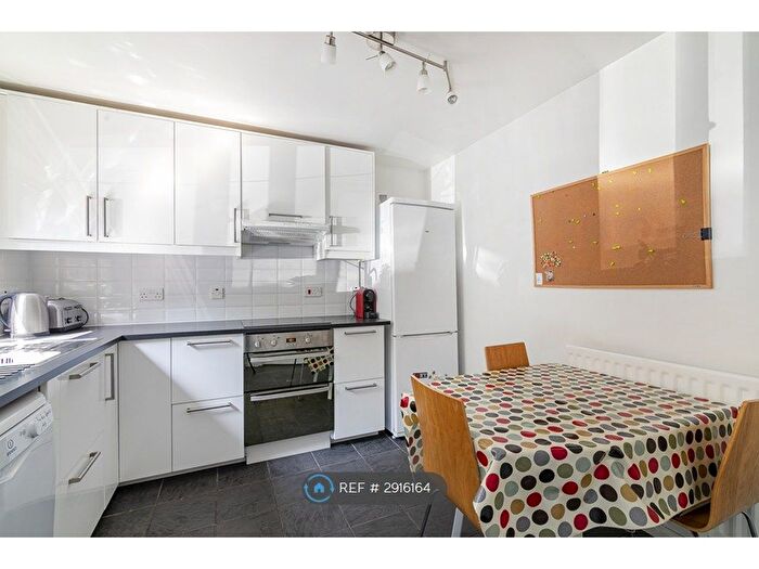 3 Bedroom Terraced House To Rent In Roding Mews, London, E1W