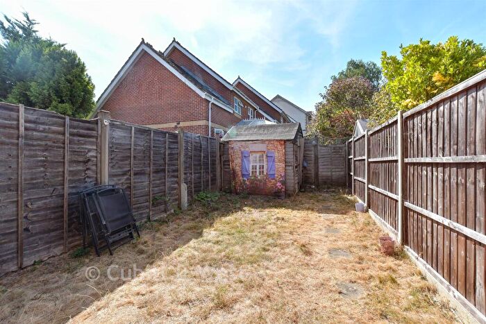 2 Bedroom Semi Detached House For Sale In Chelmsford Close, Sutton, Surrey, SM2