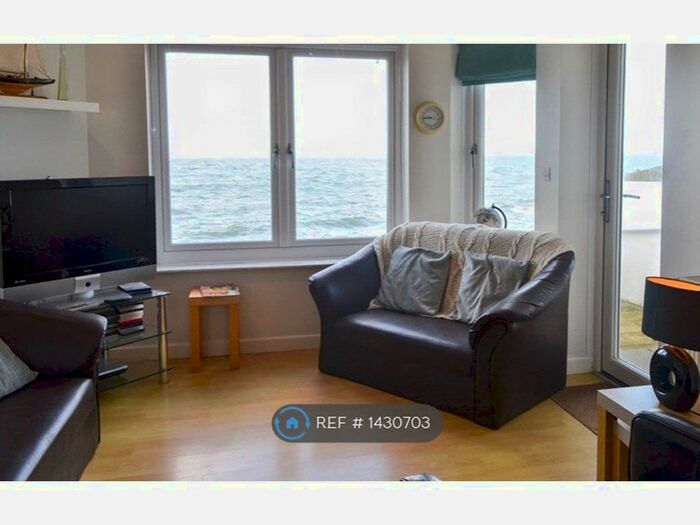 3 Bedroom Flat To Rent In Oceanside, Ilfracombe, EX34