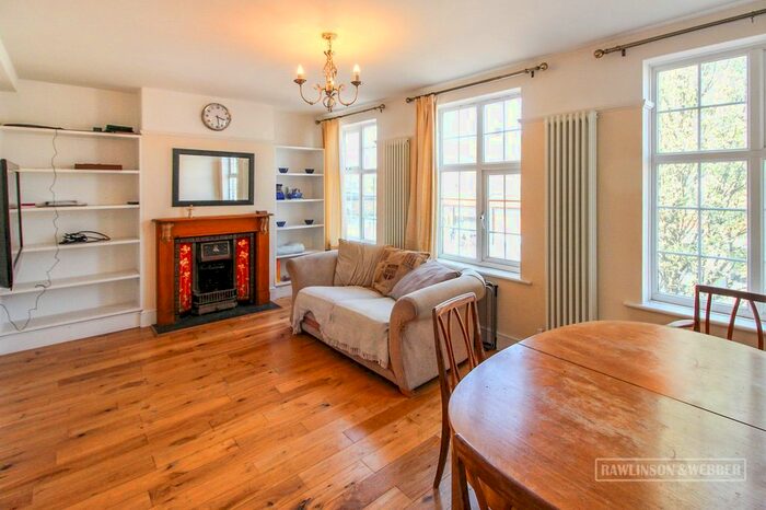 4 Bedroom Maisonette To Rent In Walton Road, East Molesey, KT8