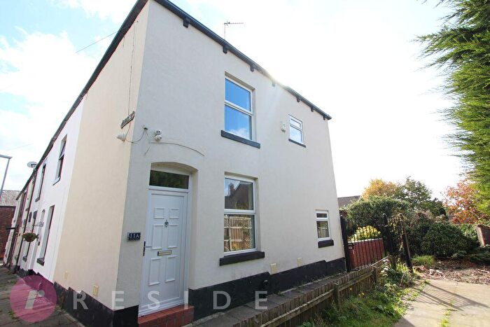 2 Bedroom End Of Terrace House To Rent In Worrall Street, Shawclough, Rochdale, OL12