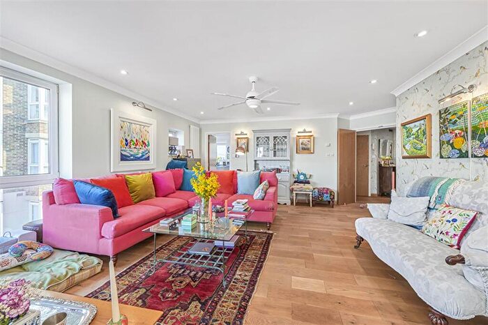 2 Bedroom Flat For Sale In Chatfield Road, SW11