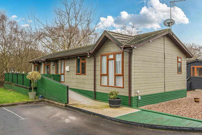 3 Bedroom Park Home For Sale In Swainswood Park, Swadlincote, Derbyshire, DE12