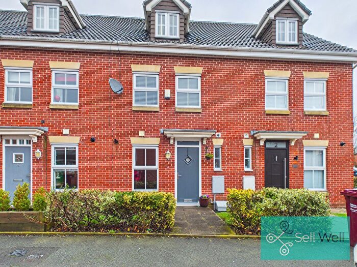 3 Bedroom Town House For Sale In Netherwood Way, Westhoughton, Bolton, BL5