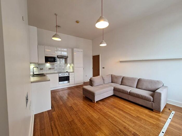 2 Bedroom Apartment To Rent In Commercial Road, London, E1