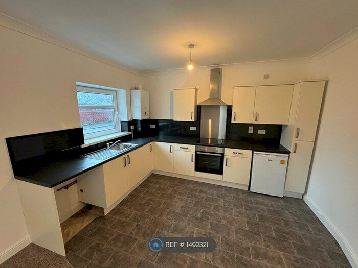 2 Bedroom Flat To Rent In Princess Court, Llanelli, SA15