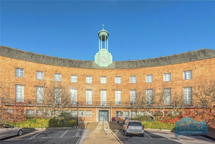 2 Bedroom Apartment To Rent In Aldermen Court, Constable Close, Friern Barnet, London, N11