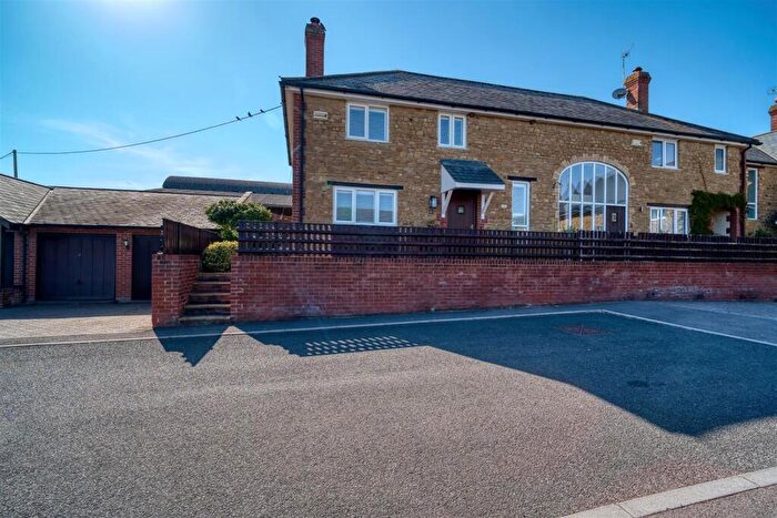 3 Bedroom Semi-Detached House For Sale In Manor Farm Gate, West Stour Gillingham, SP8