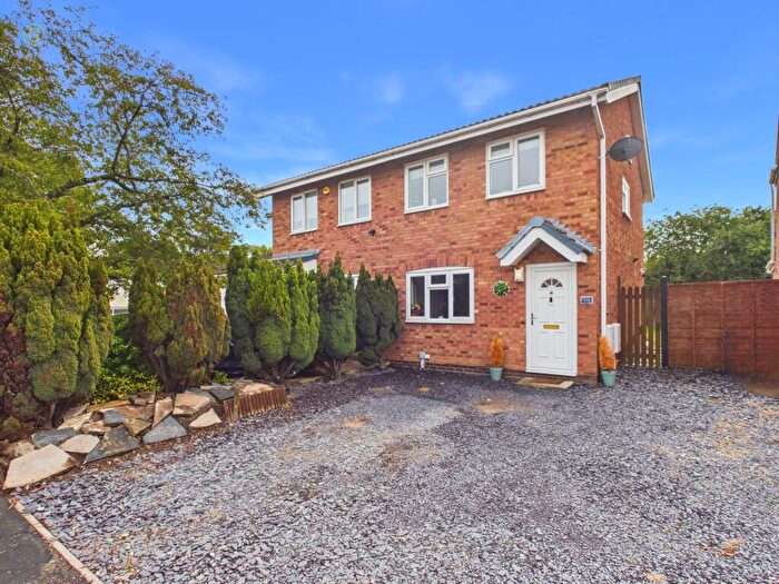 2 Bedroom Semi-Detached House For Sale In Sorrel Drive, Kingsbury, B78
