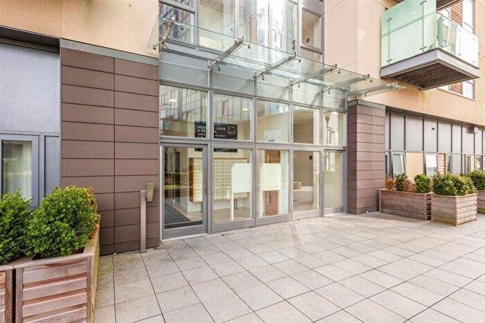 2 Bedroom Flat To Rent In Moor End Lodge, Cotterells, Hemel Hempstead, HP1